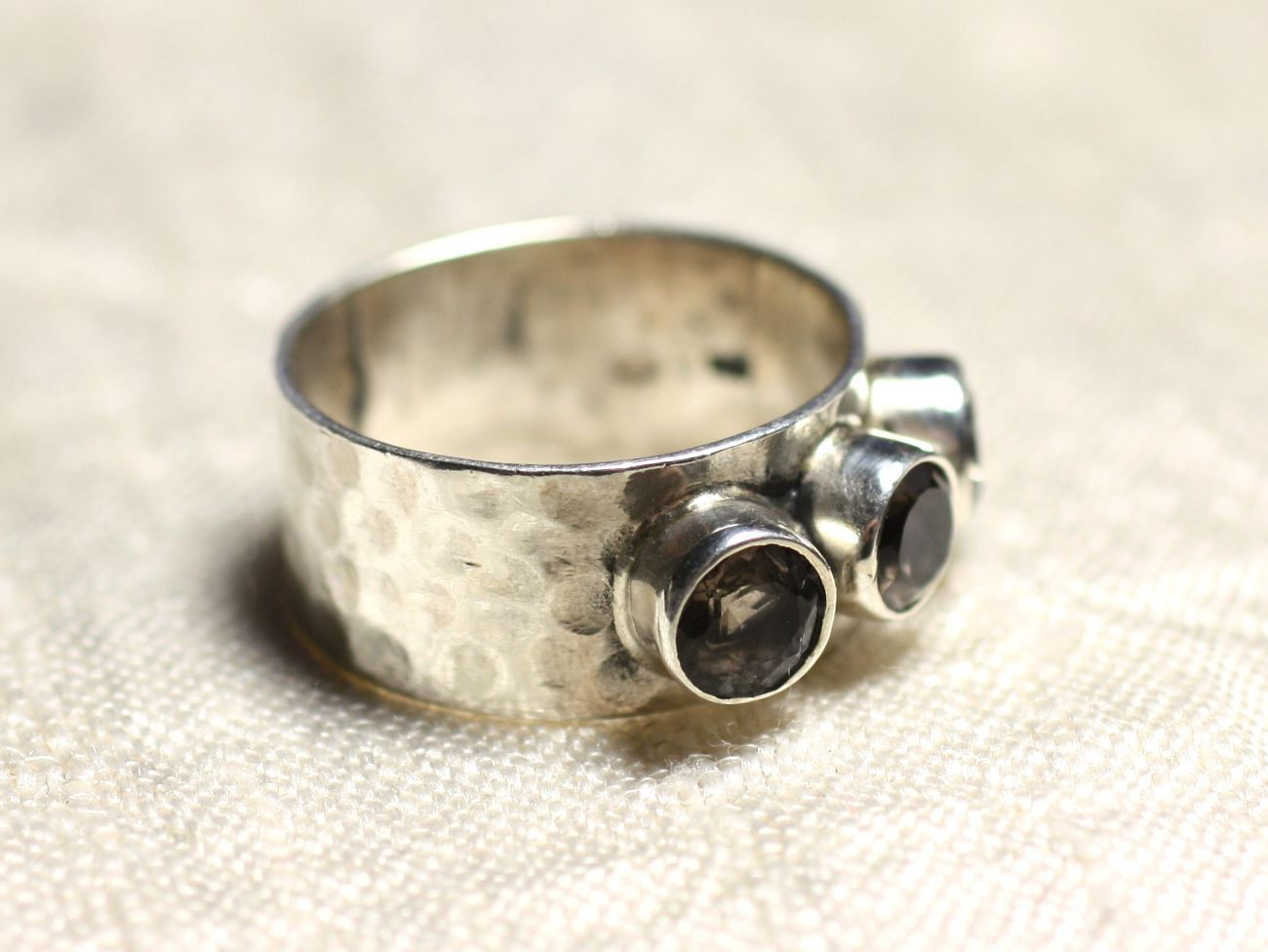 N227 - Bague Argent massif 925 martelé et Pierre - Quartz Fumé Ronds 5mm 