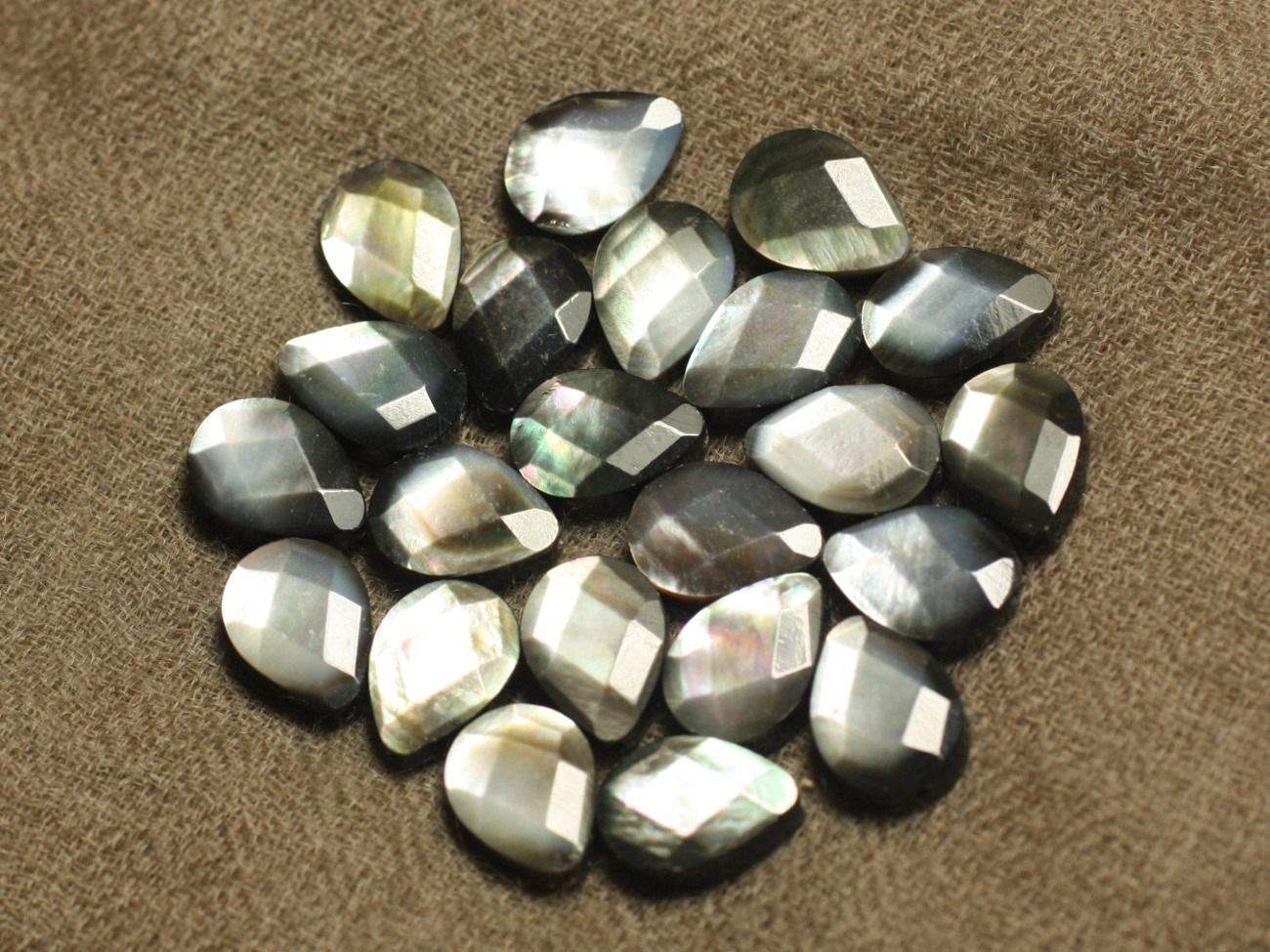2pc - Perles Nacre Noire Gouttes Facettées 14x10mm   4558550020345
