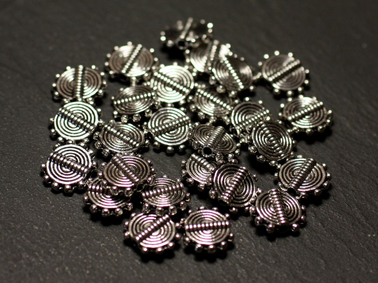 20pc - Perles Métal argenté Palets 10mm Spirale Ethnique Points - 8741140021204 