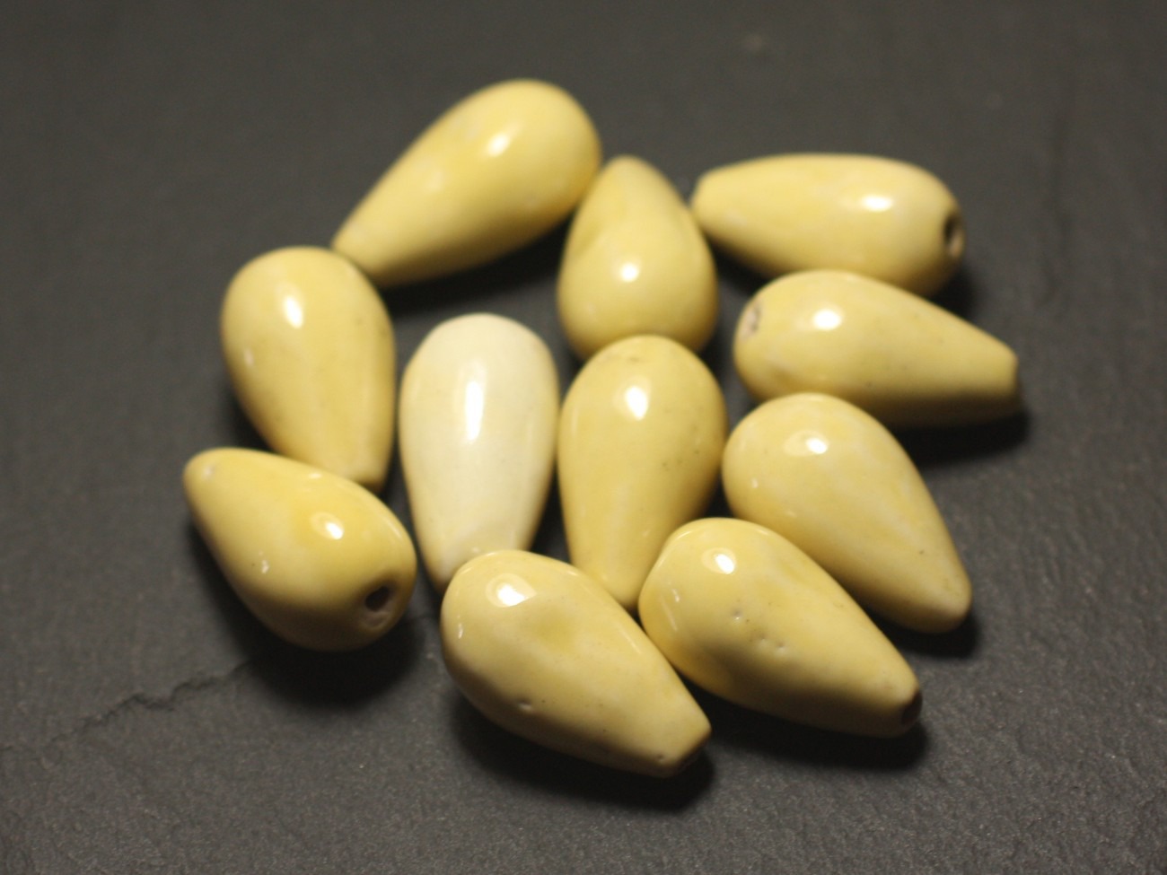 6pc - Perles Céramique Porcelaine Gouttes 21mm Jaune clair Pastel - 8741140017146 