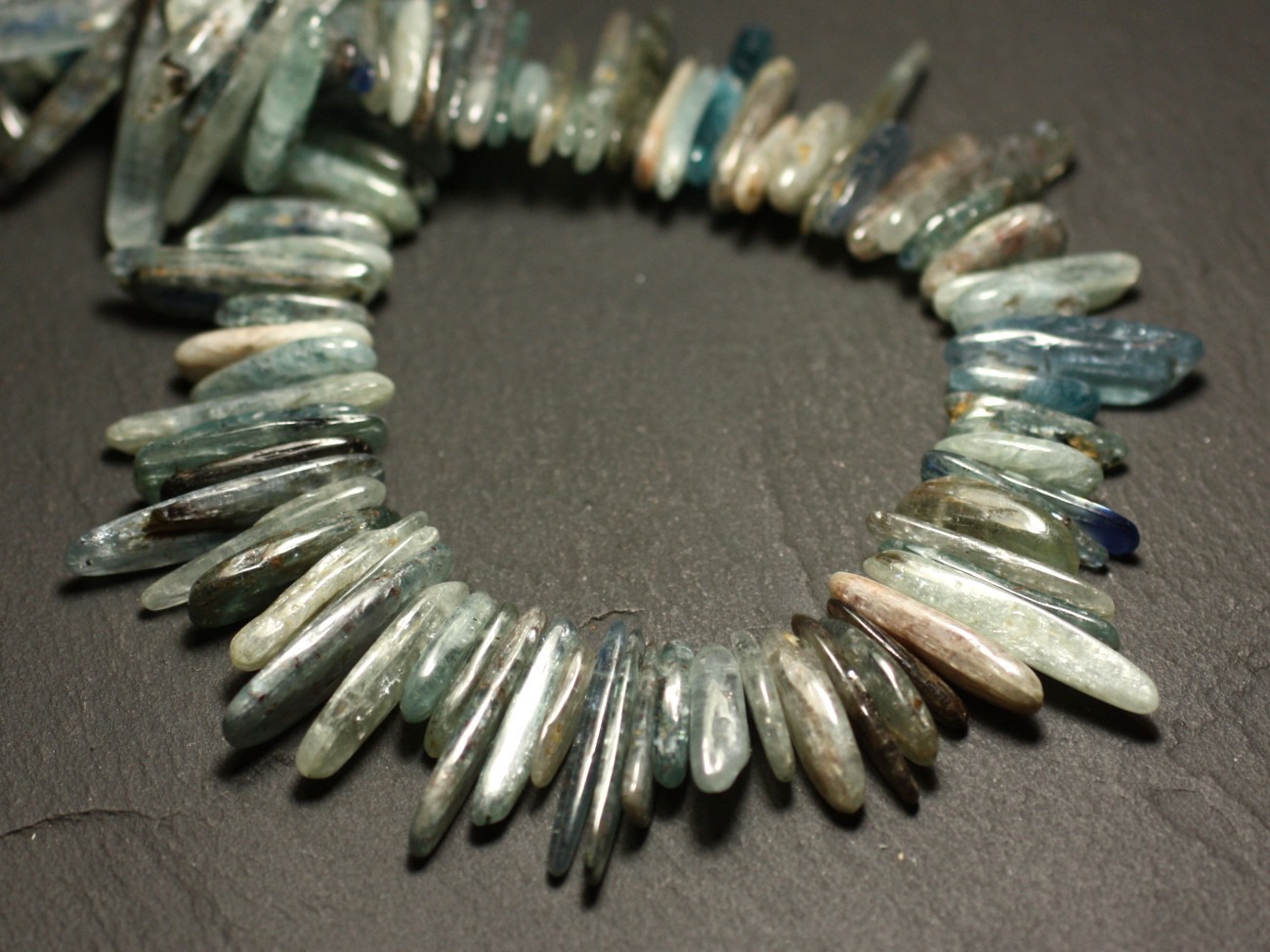 10pc - Perles de Pierre - Apatite Rocailles Chips Batonnets 12-30mm - 8741140016651