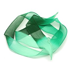 1pc - Collana con nastro di seta tinta a mano 85 x 2,5 cm Abete verde menta (rif SOIE164) 4558550001740 