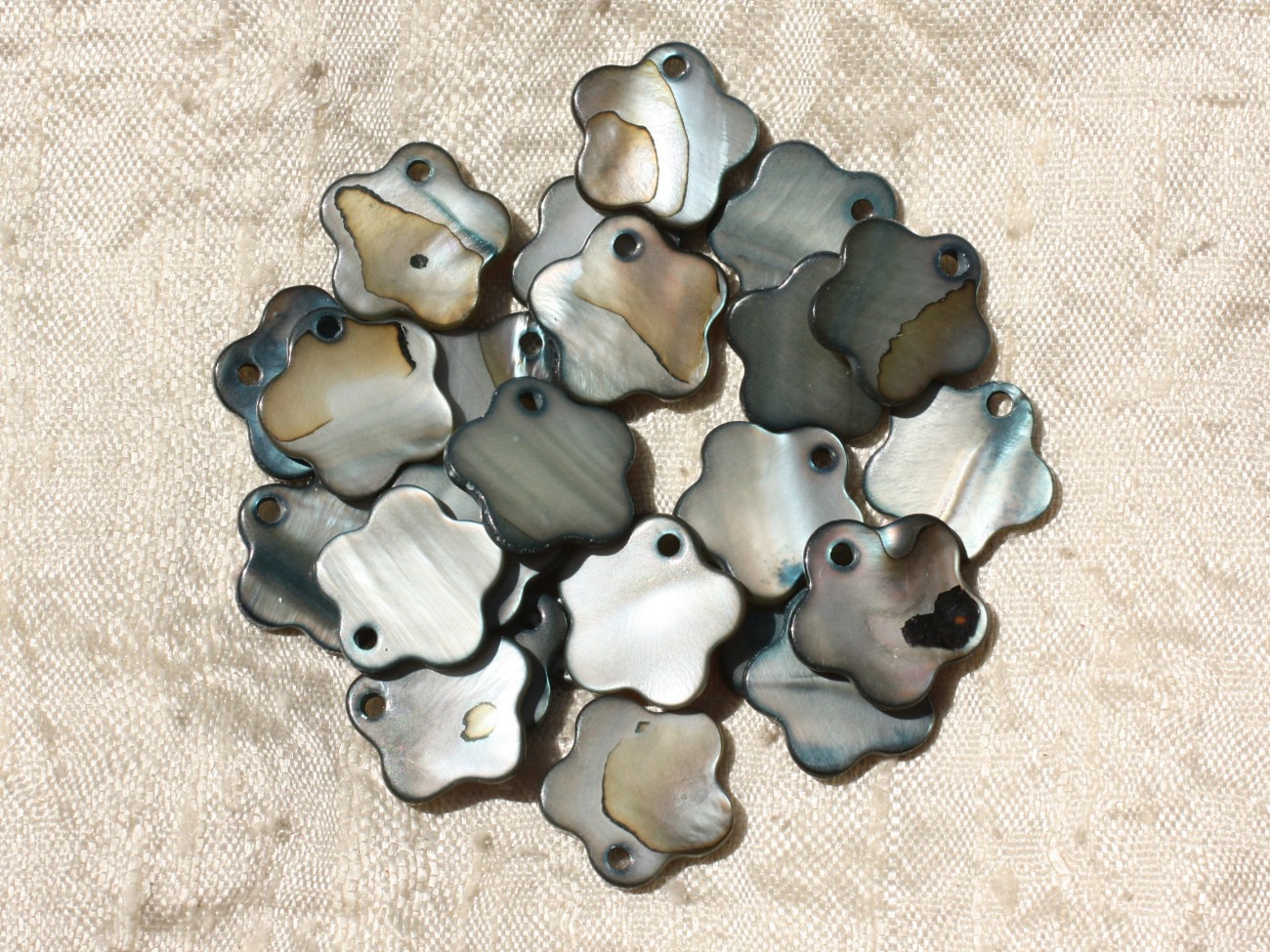 10pc - Perles Breloques Pendentifs Nacre Fleurs 15mm Gris Noir   4558550002600 
