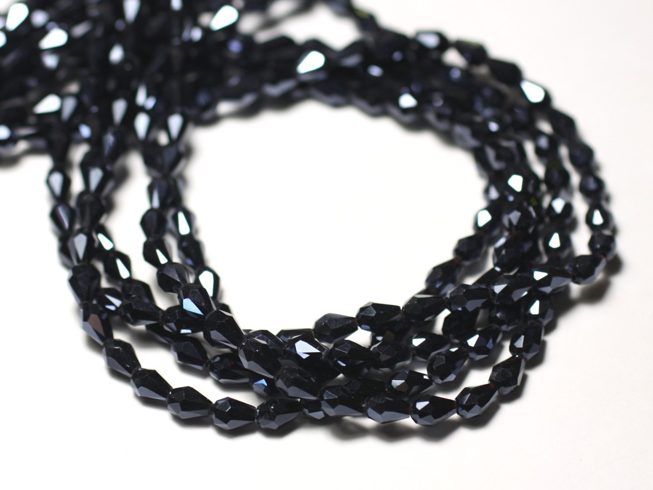 Fil 43cm 72pc env - Perles Verre - Gouttes Facettées 6x4mm Noir brillant irisé - 8741140010512 
