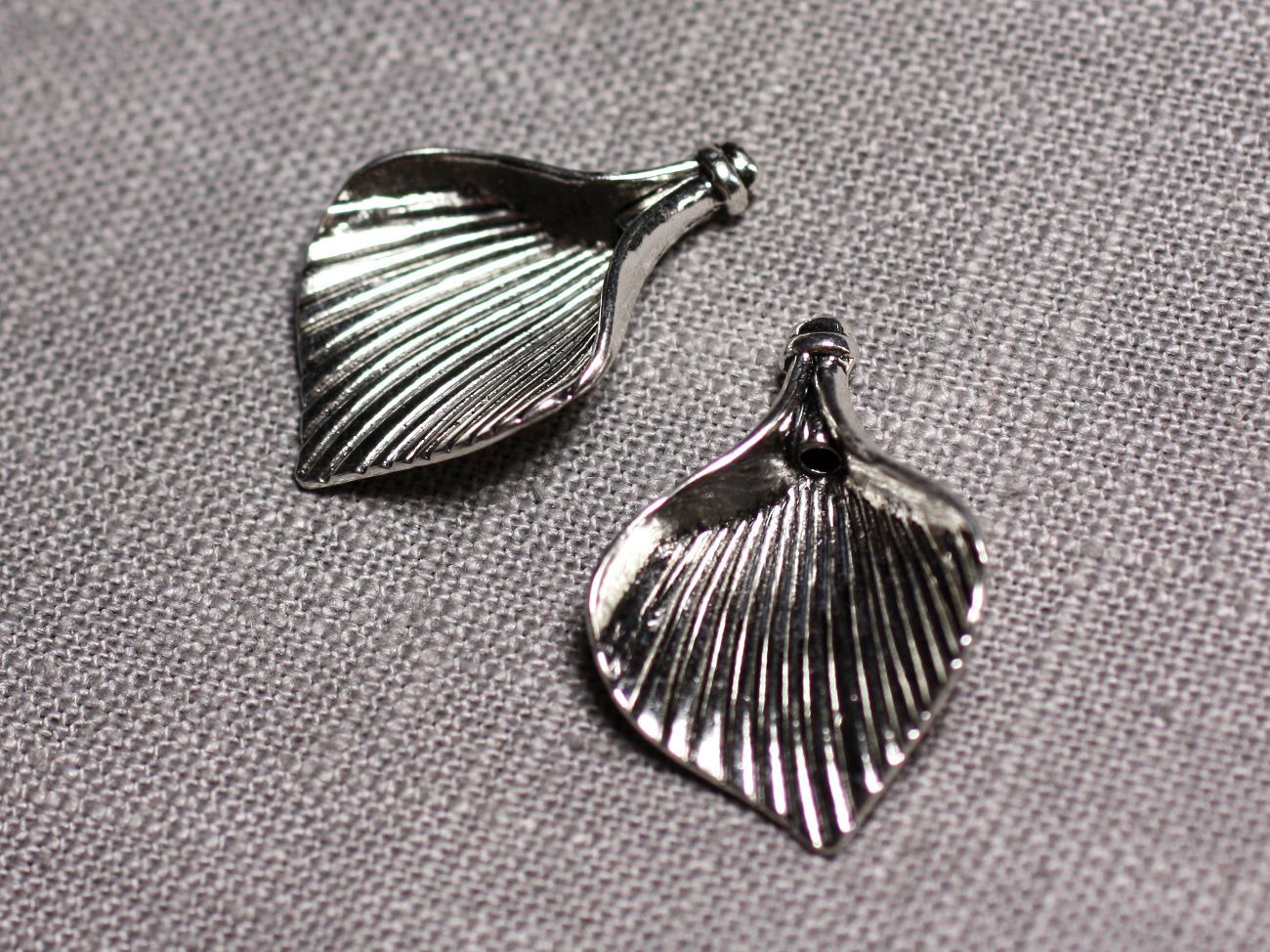 4pc - Connecteurs Pendentifs Boucles d'oreilles Métal Argenté Fleurs Feuilles Aromes 28mm - 4558550095336 