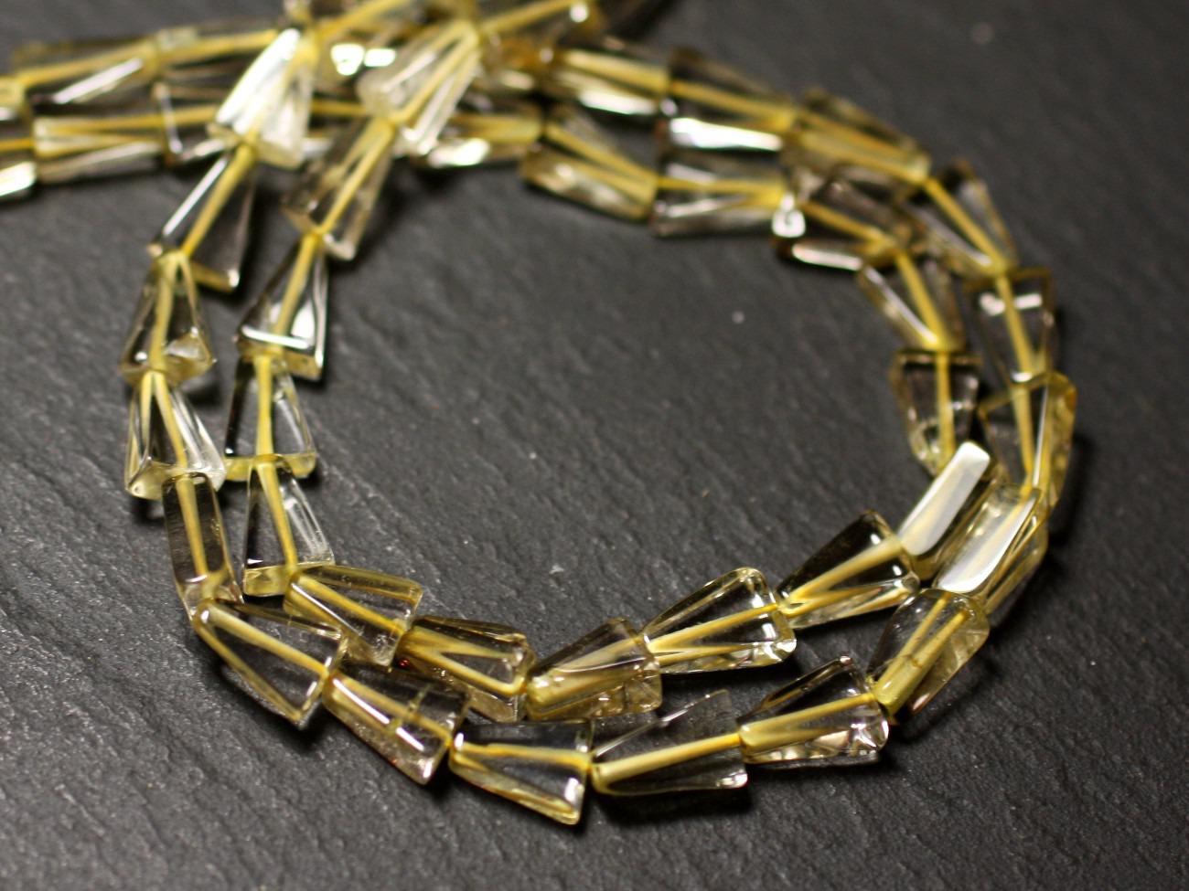 10pc - Perles de Pierre - Topaze Jaune Citrine Triangles 8-9mm - 8741140012257 