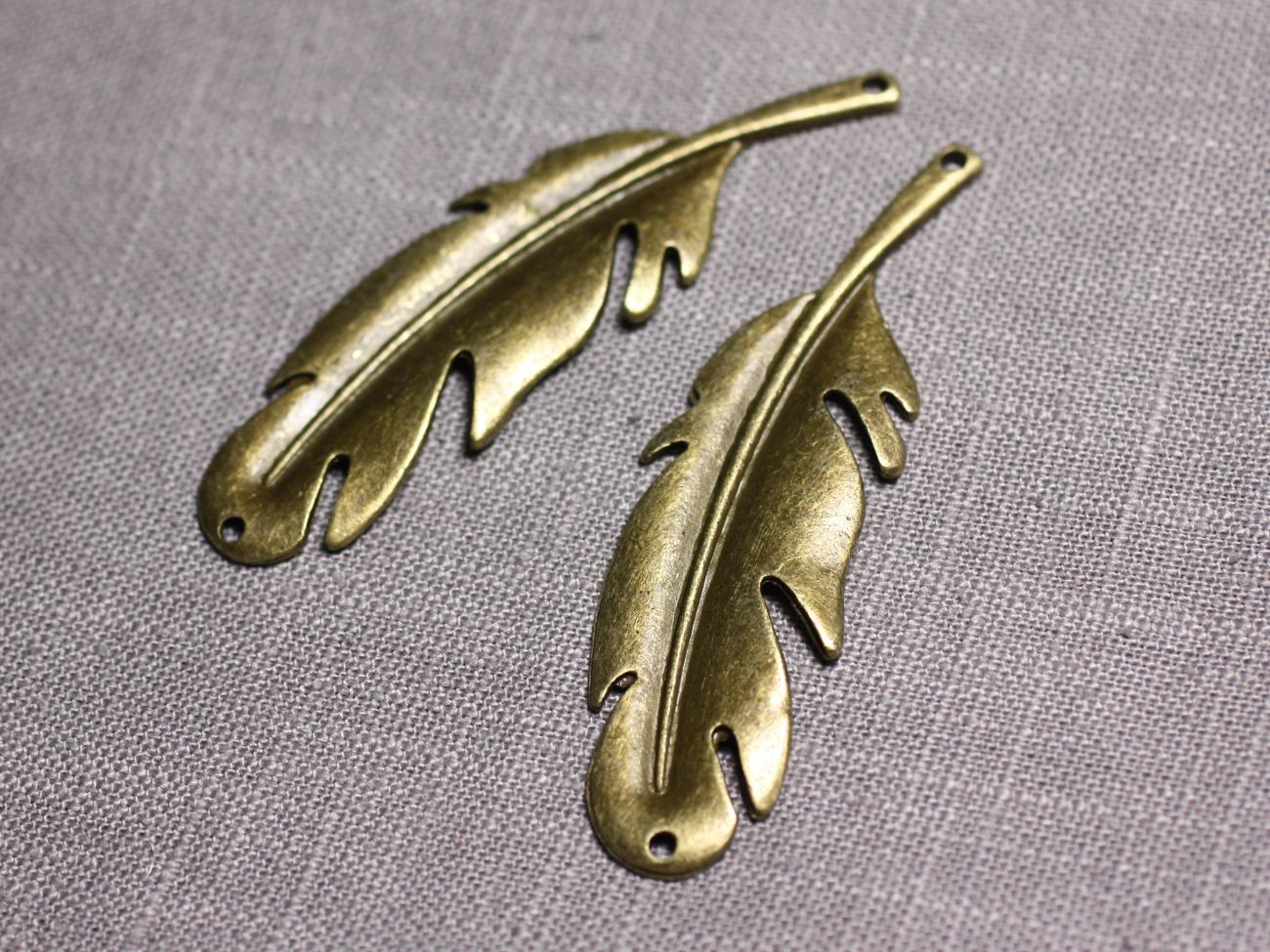 2pc - Grands Pendentifs Connecteurs Métal Bronze Plumes 68mm - 4558550095220 