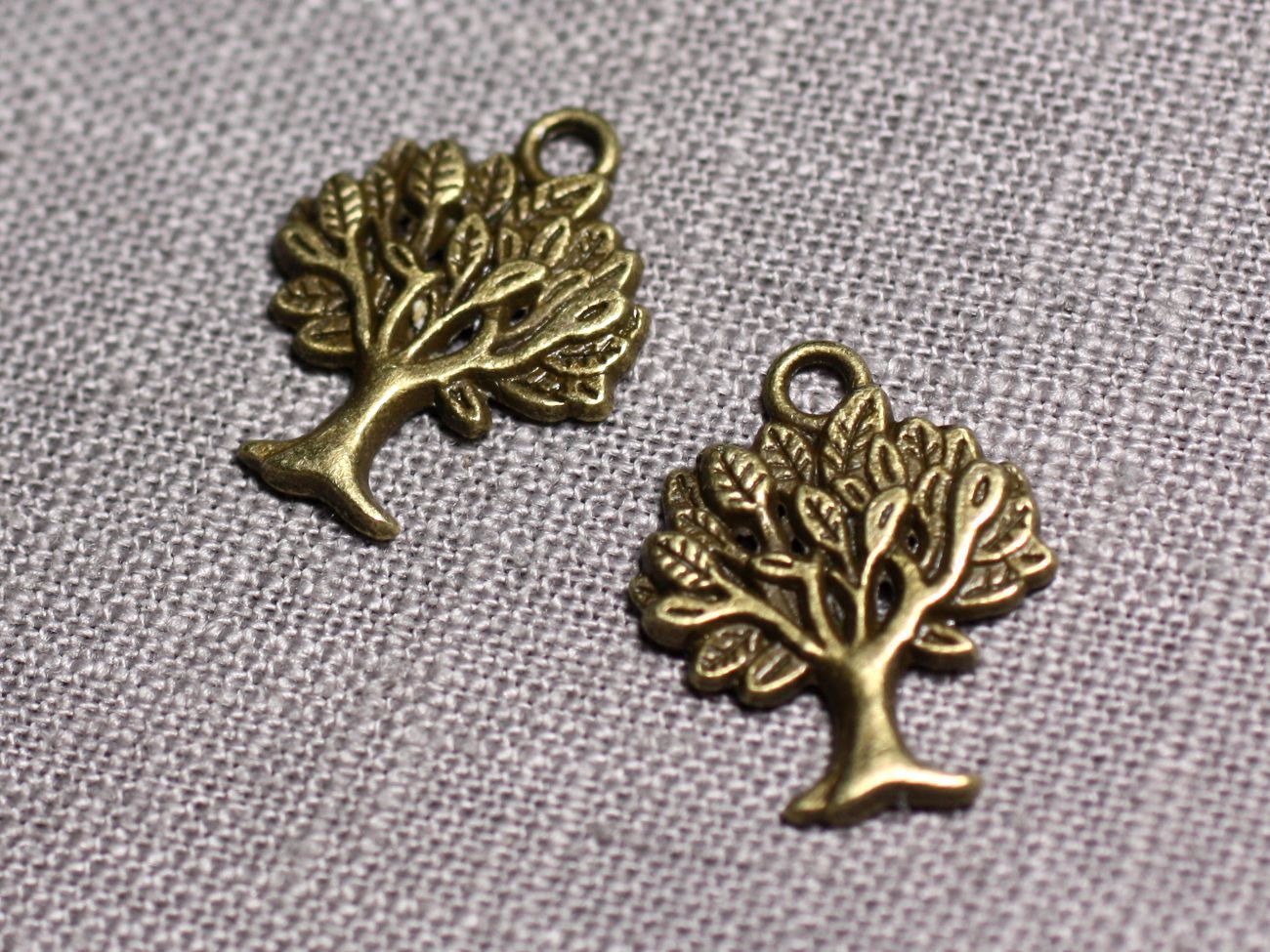 10pc - Pendentifs Breloques Métal Bronze Arbres 21mm - 4558550095091 