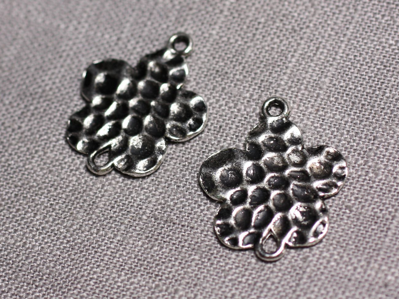 8pc - Connecteurs Pendentifs Boucles d'oreilles Métal Argenté Fleurs Martelées 26mm - 4558550095329 