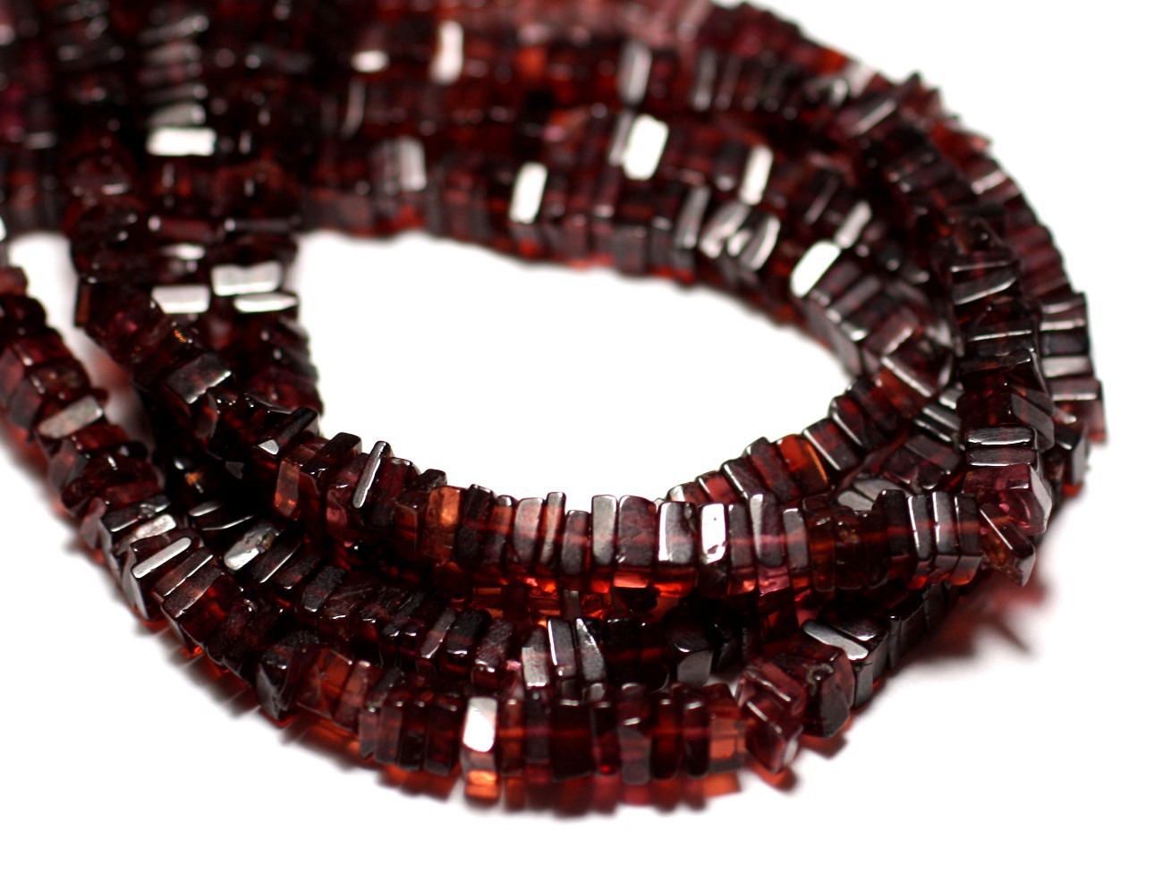 10pc - Perles de Pierre - Grenat Carrés Heishi 3-4mm - 8741140008908 