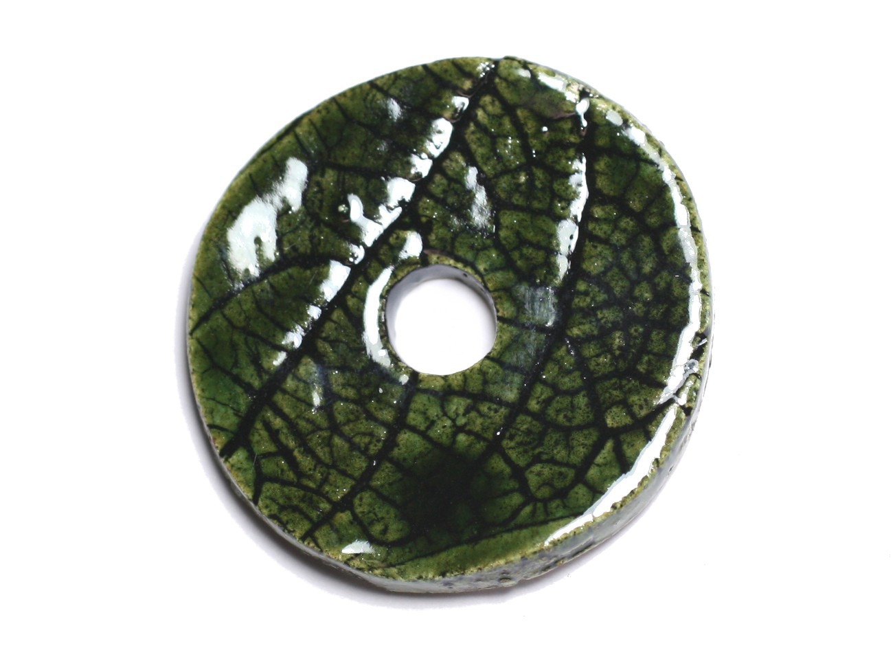 N91 - Pendentif Porcelaine Céramique Nature Feuilles Donut Pi 39mm Vert Olive - 8741140004740 