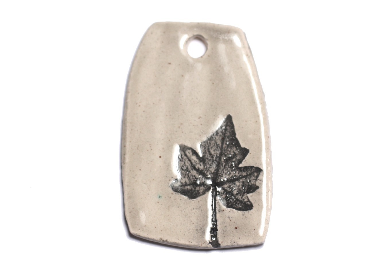N42 - Pendentif Porcelaine Céramique Empreintes Nature Feuille 49mm Gris Beige Ecru - 8741140004252 