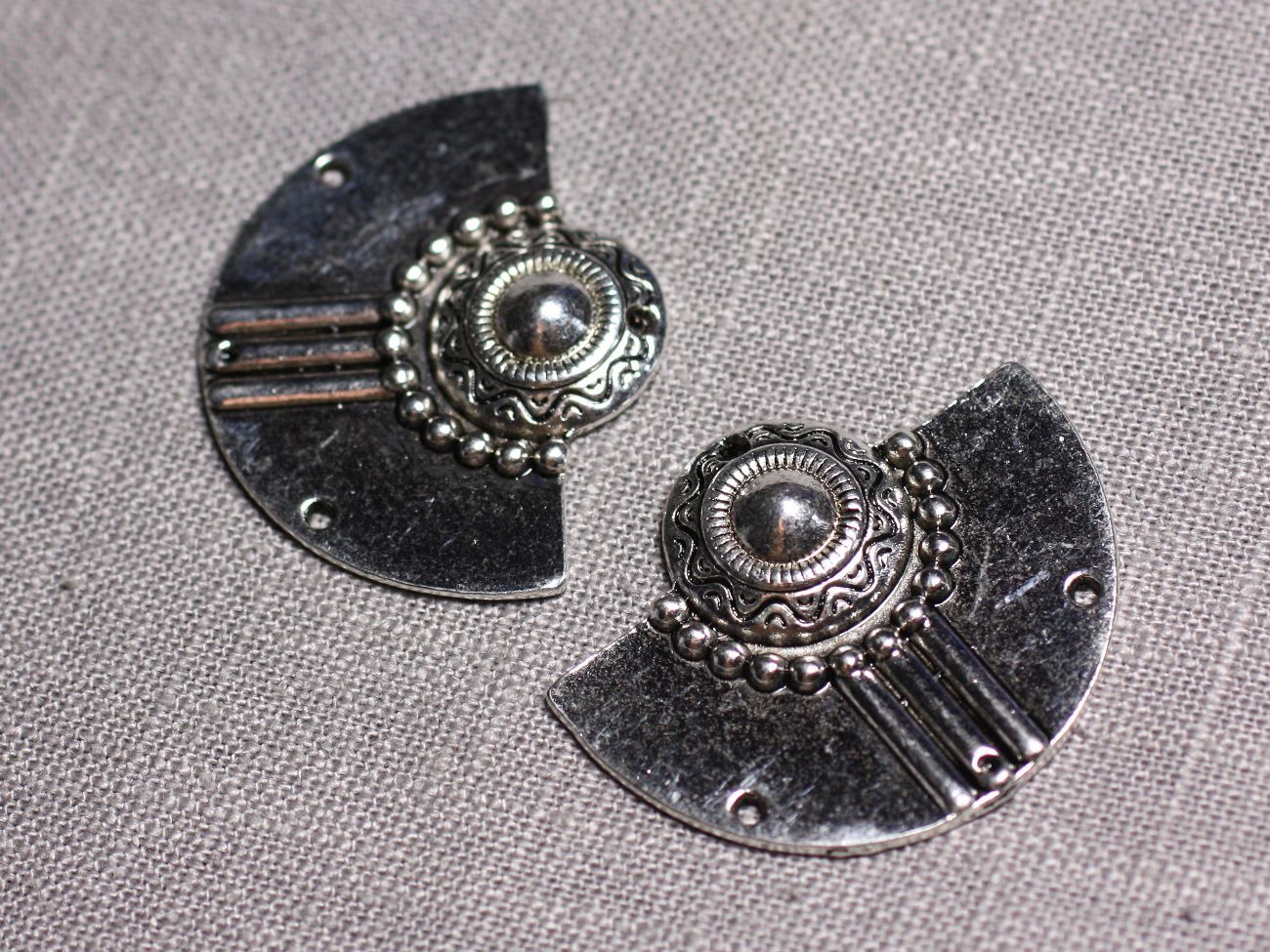 2pc - Grands Connecteurs Pendentifs Boucles d'oreilles Métal Argenté Demi Lune Aztèque Ethnique 37mm - 4558550095381 