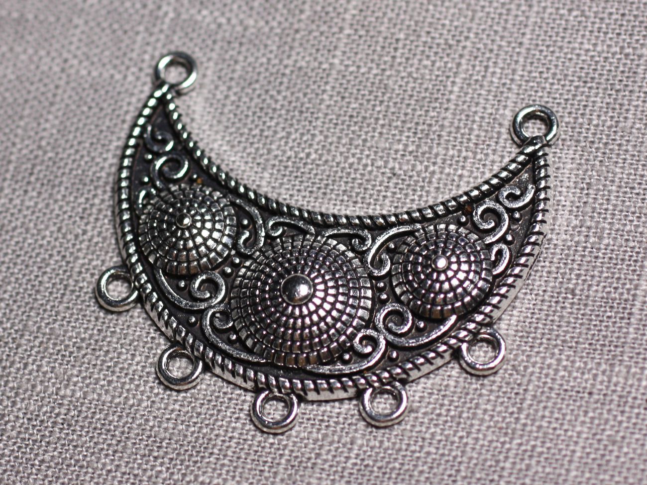 Grand Pendentif Connecteur Métal Argenté Croissant Lune Ethnique Arabesques 47mm - 4558550095398 