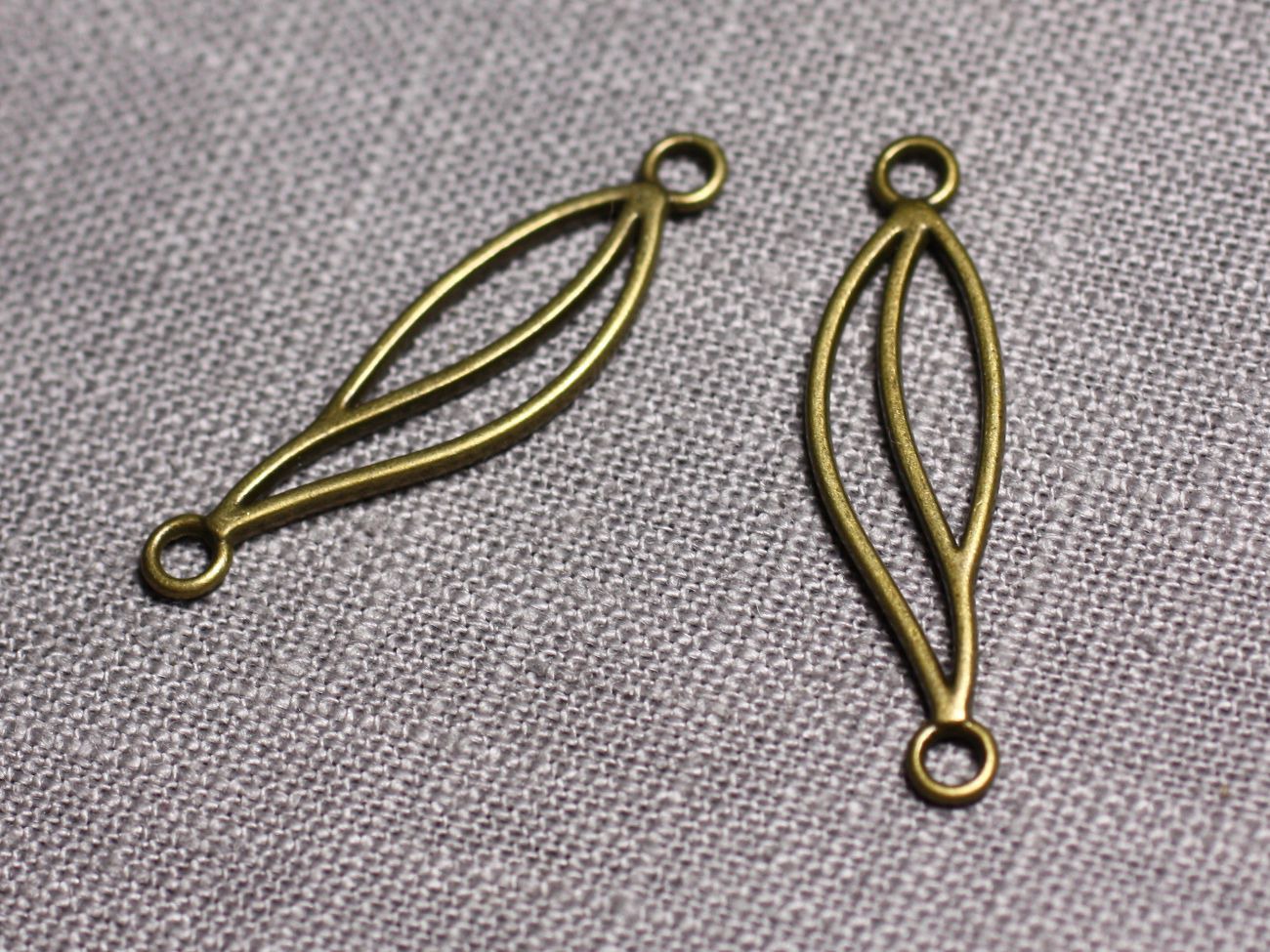 8pc - Connecteurs Pendentifs ou Boucles d'oreilles Métal Bronze Feuilles Ailes 35mm - 4558550095213 