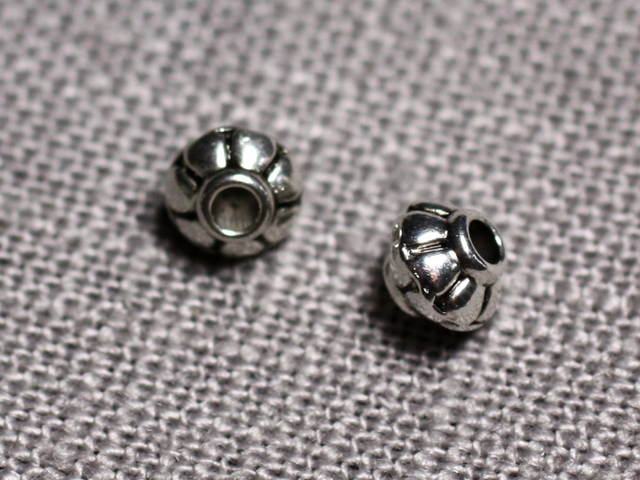 50pc - Perles Métal argenté Rondelles Toupies 5.5mm - 4558550095121 