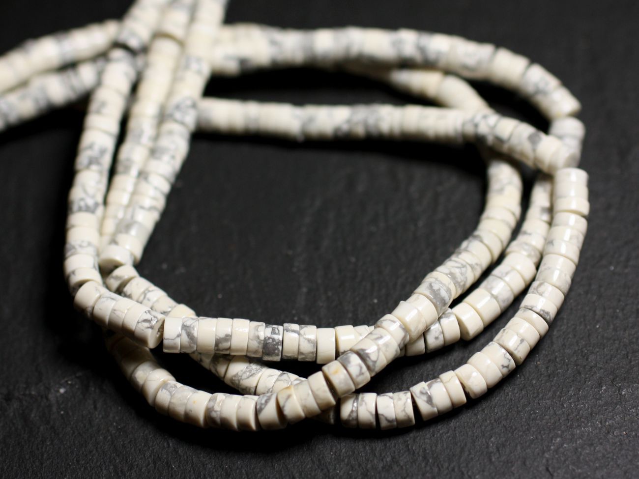 20pc - Perles de Pierre - Howlite Rondelles Heishi 4x2mm - 4558550015969 
