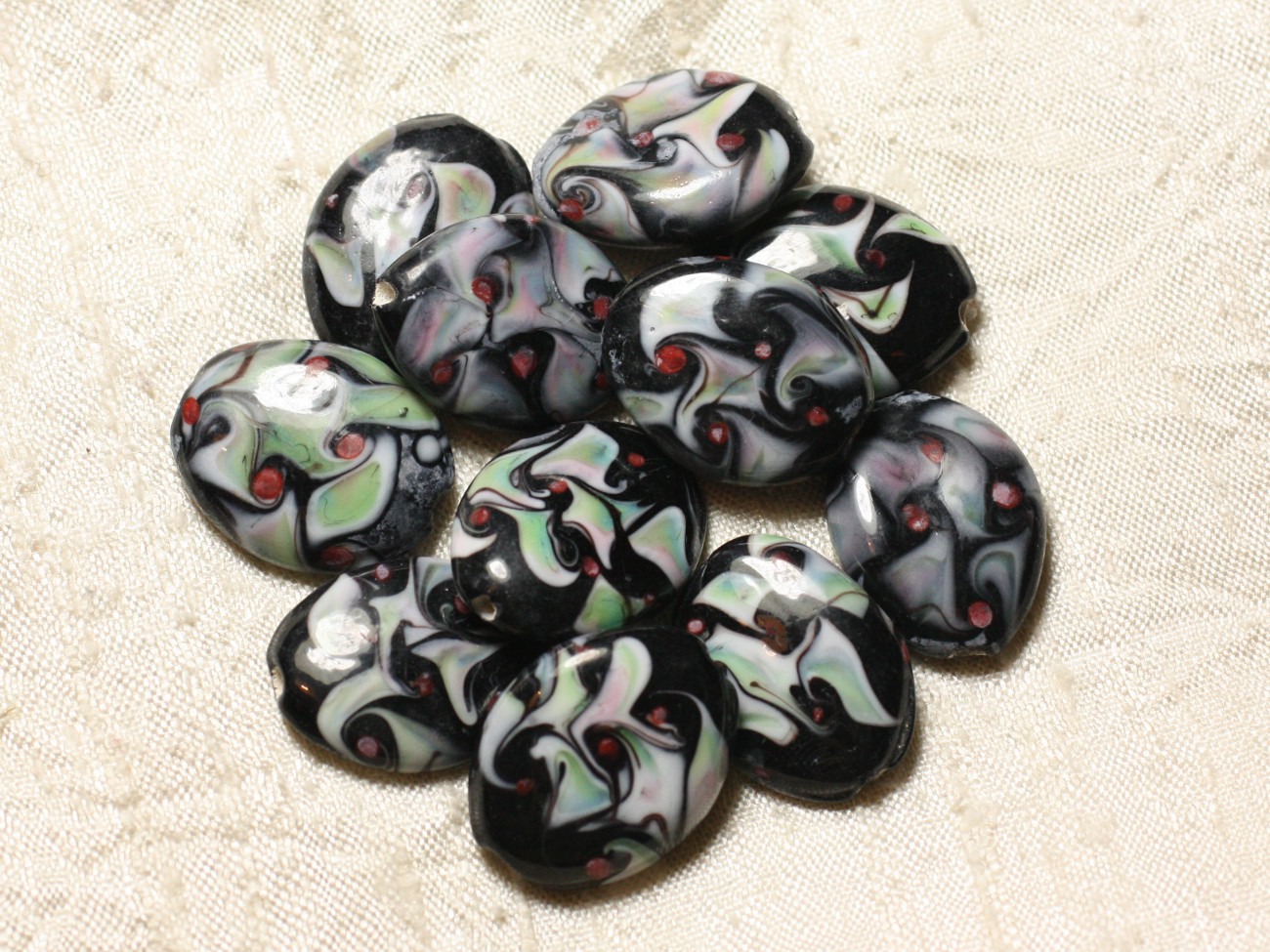 4pc - Perles en Verre Ovales 25x20mm Noir Blanc Vert Rouge   4558550005106 
