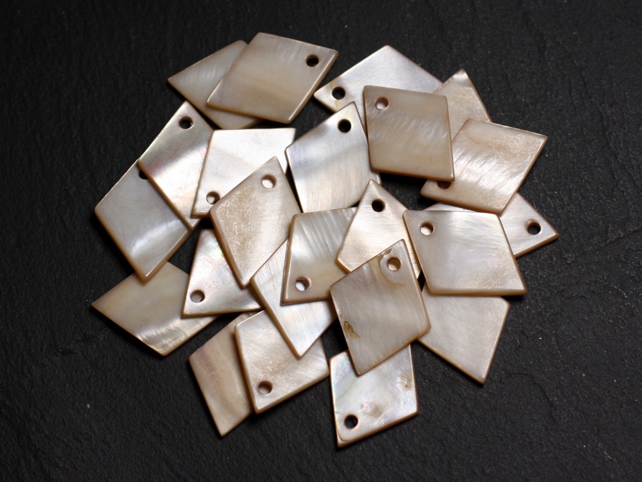 10pc - Breloques Pendentifs Nacre - Losanges 21mm Beige Ivoire - 4558550004895 