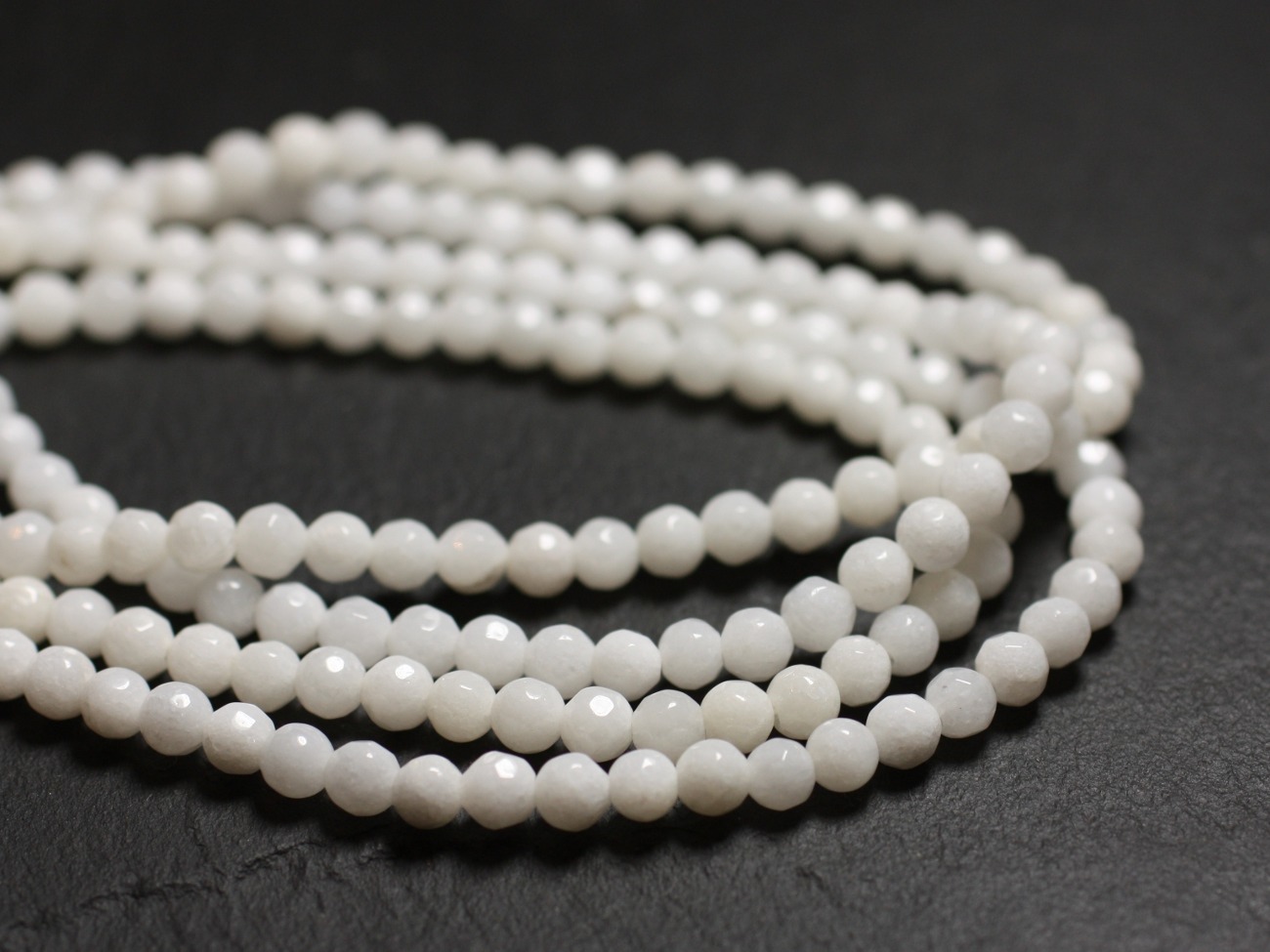 20pc - Perles de Pierre - Jade Boules Facettées 4mm Blanc Opaque -  4558550039705 
