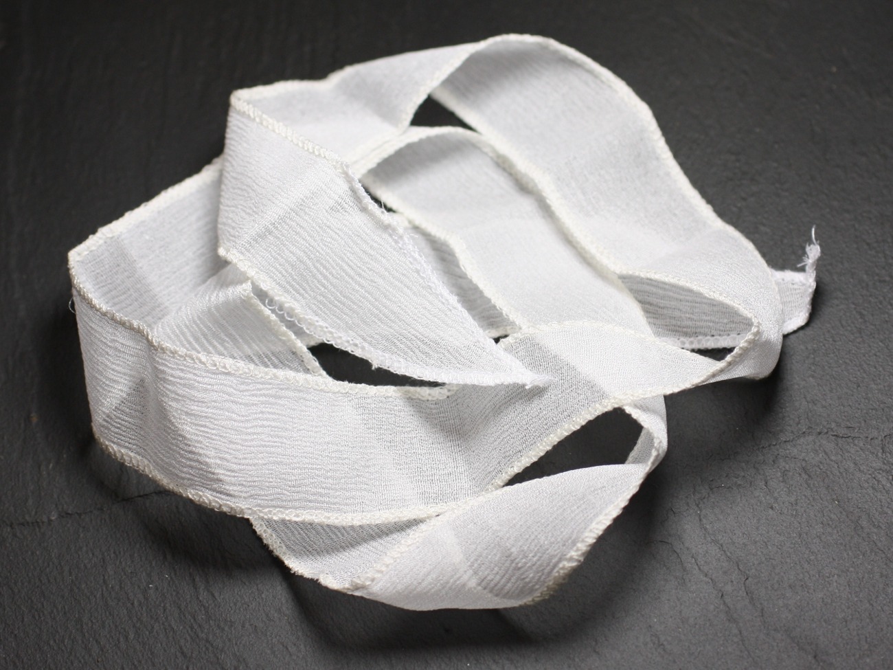 1pc - Collier Ruban Soie teint à la main 85 x 2.5cm Blanc (ref SOIE106) -  4558550039439 