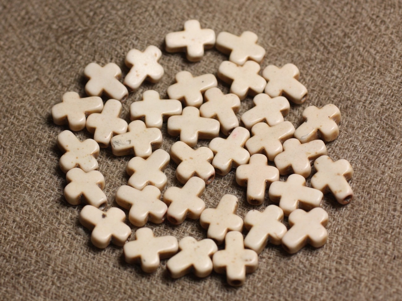 20pc - Perles Turquoise synthèse Croix 10x8mm Blanc crème   4558550002761 