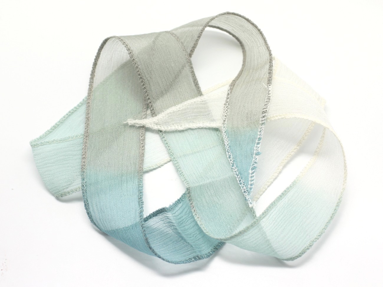 1pc - Collier Ruban Soie teint à la main 85 x 2.5cm Blanc Gris Bleu Paon (ref SOIE138)   4558550003041 