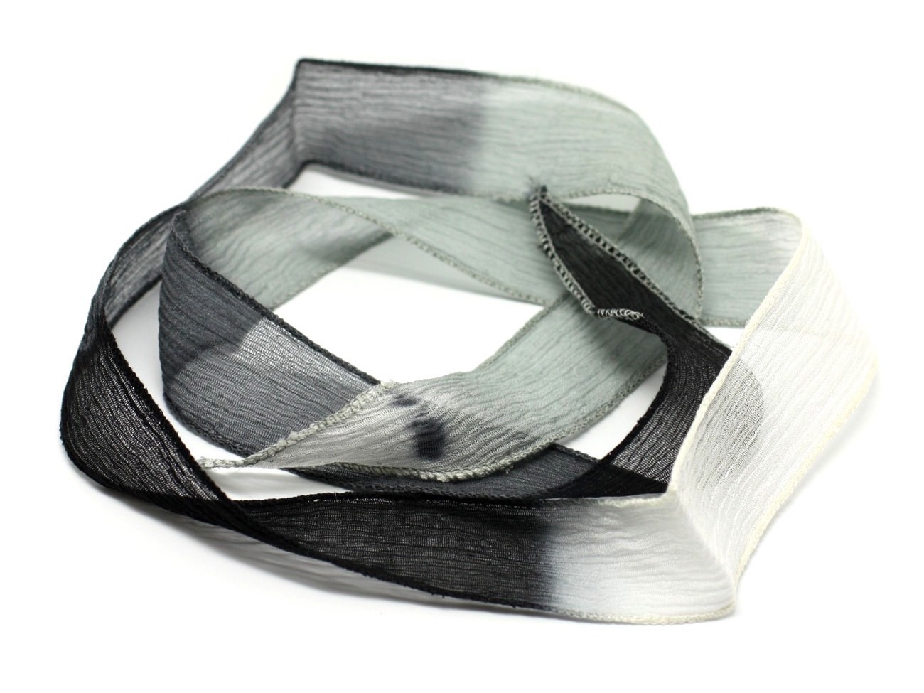 1pc - Collier Ruban Soie teint à la main 85 x 2.5cm Blanc Gris Noir (ref SOIE104)   4558550003423 