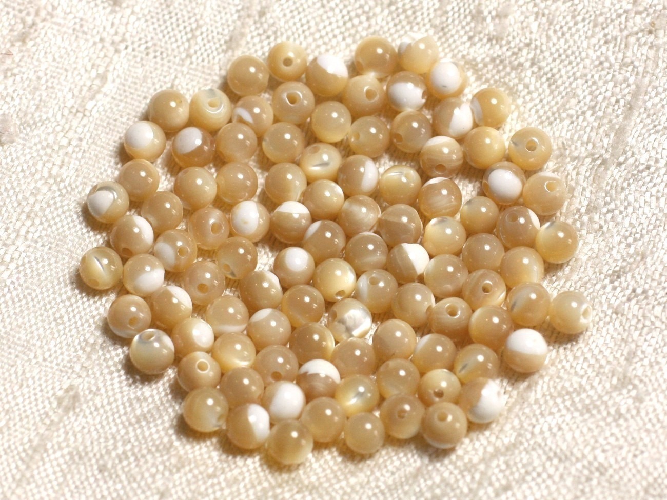 20pc - Perles de Nacre Beige Irisée Boules 4mm   4558550003584