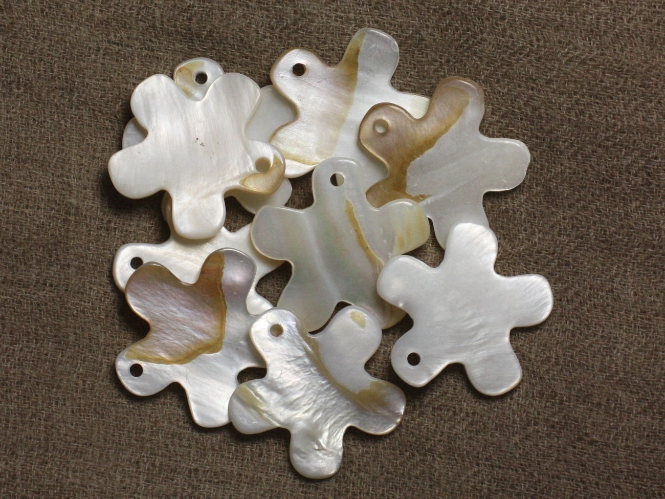 4pc - Perles Breloques Pendentifs Nacre Blanche Fleurs 27mm   4558550012357 