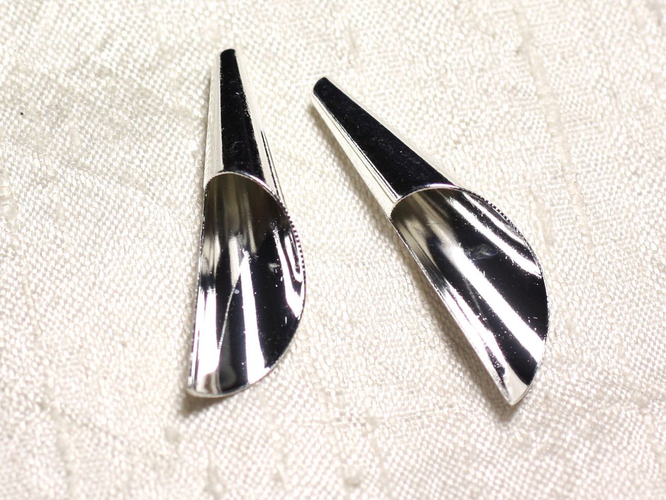 2pc - Apprêts Composants Connecteurs Cones pour BO ou Pendentif 38x8mm   4558550006646 