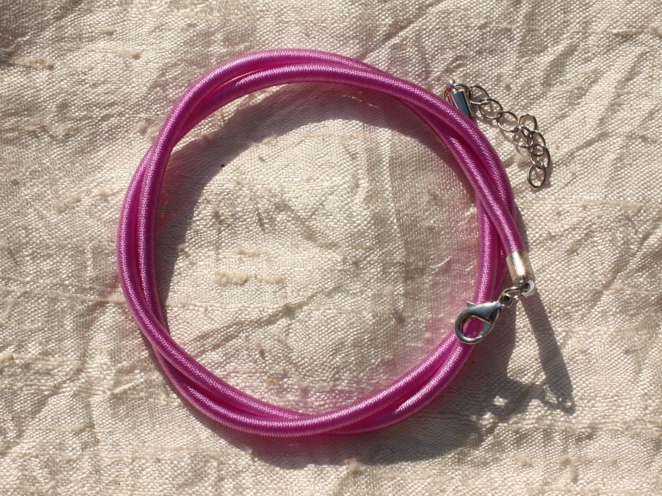 1pc - Collier Tour de cou 46cm Tissu Satin Soie Rond 3mm Violet Rose Fuchsia - 7427039735988