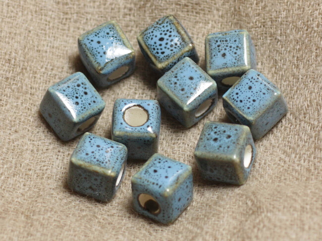 10pc - Perles Céramique Turquoises Cubes 10mm Perçage 4mm   4558550011336