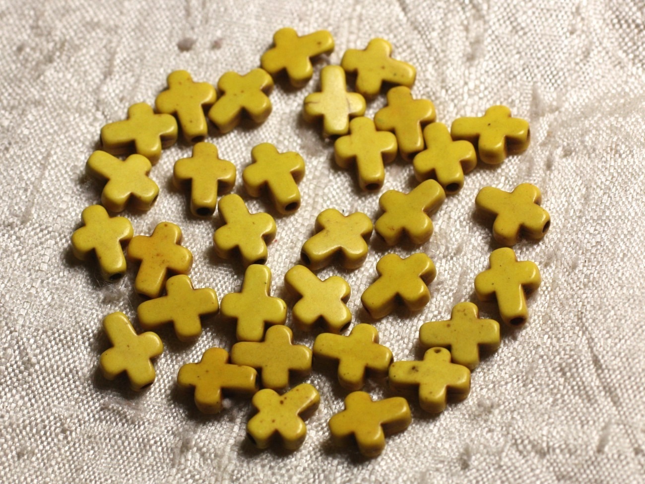 20pc - Perles Turquoise synthèse Croix 10x8mm Jaune   4558550011824