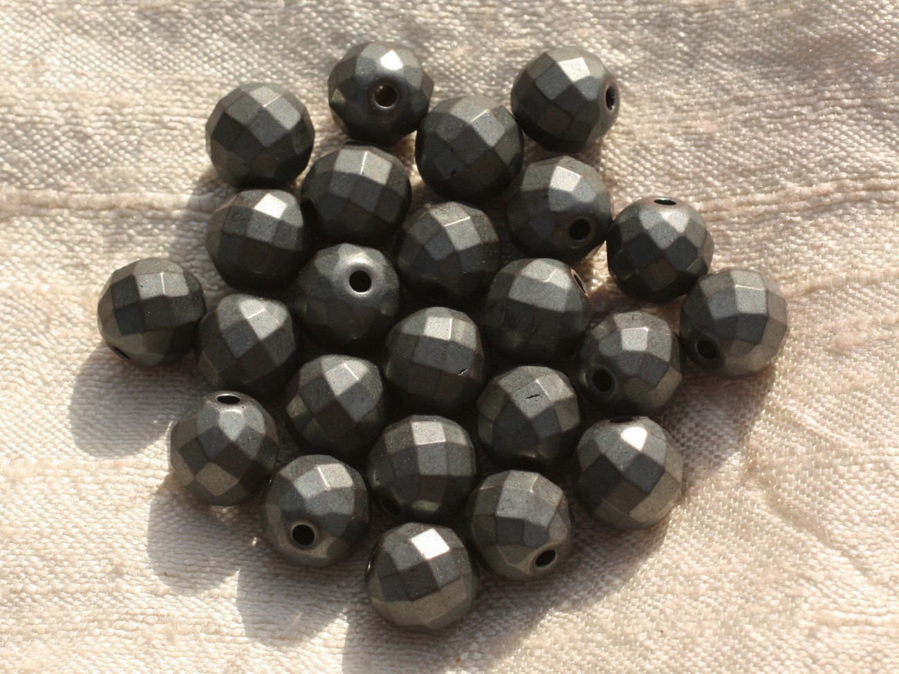 5pc - Perles de Pierre - Hématite Mate Boules Facettées 10mm   4558550015716