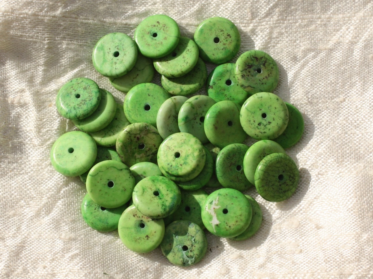 20pc - Perles Turquoise synthèse Rondelles 12 x 2-3mm Vert   4558550016195
