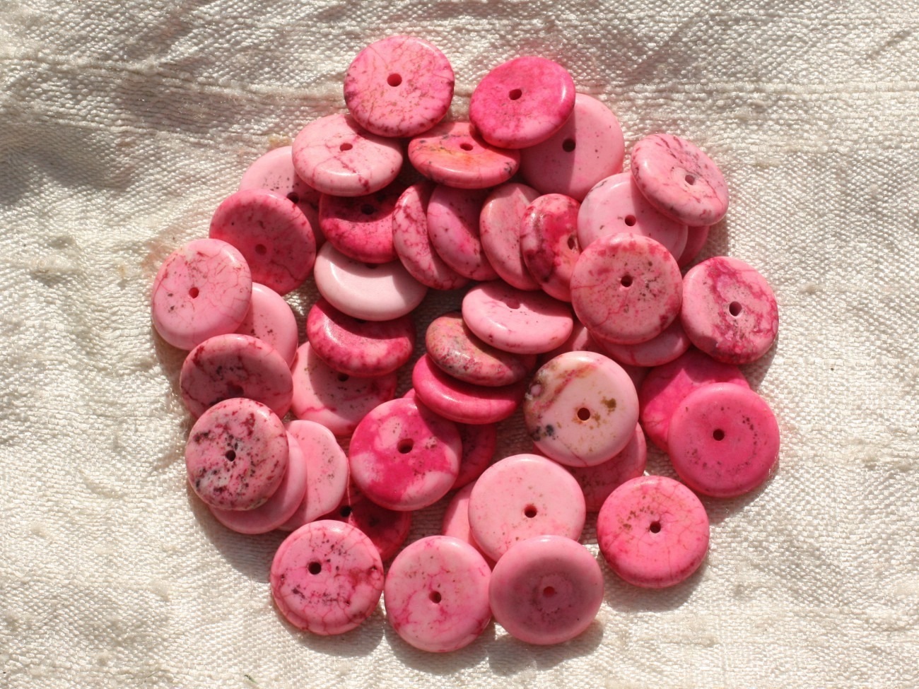 20pc - Perles Turquoise synthèse Rondelles 12 x 2-3mm Roses   4558550016270