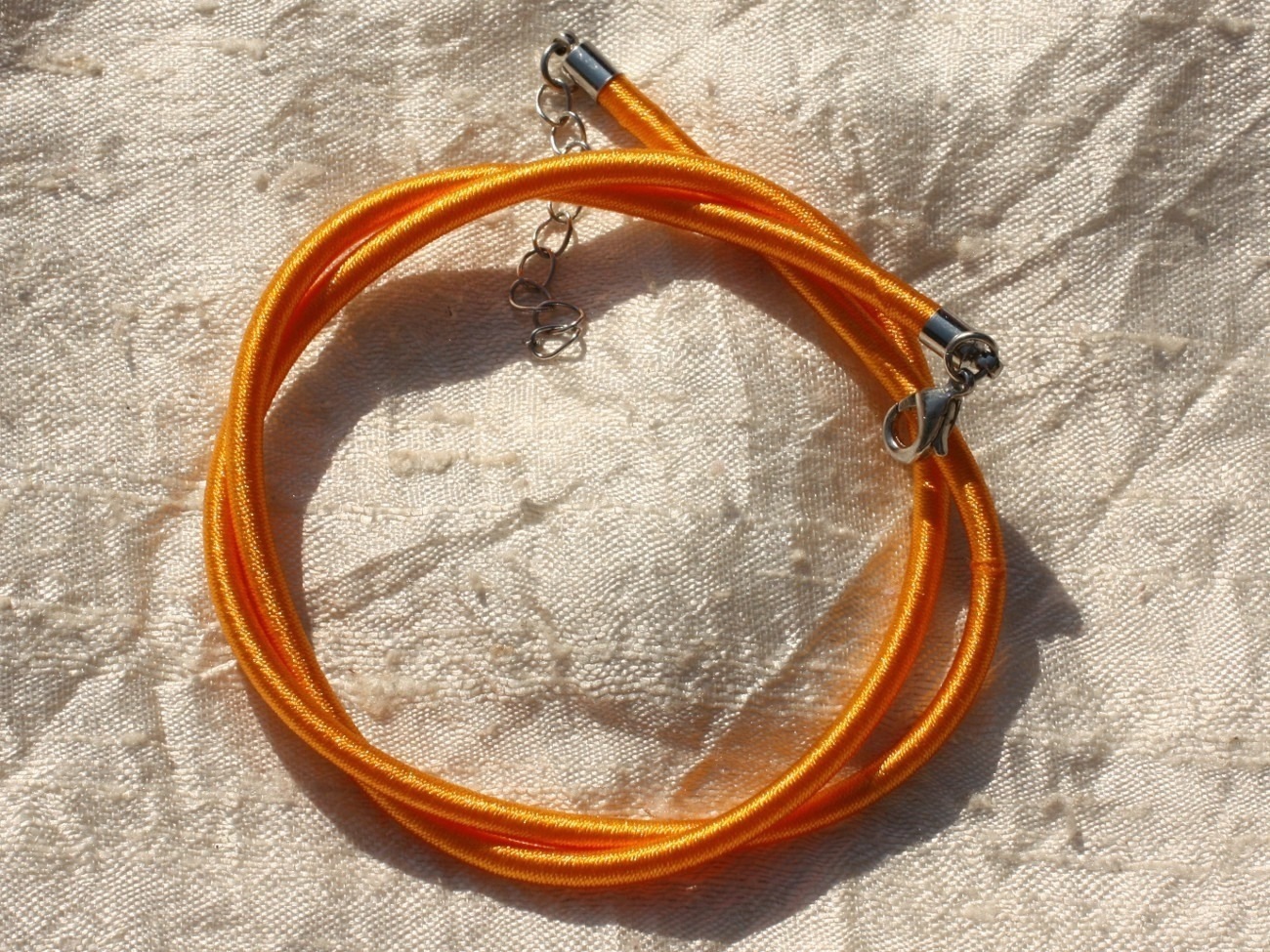 1pc - Collier Tour de cou 46cm Tissu Satin Soie Rond 3mm Jaune Orange Safran - 4558550017574