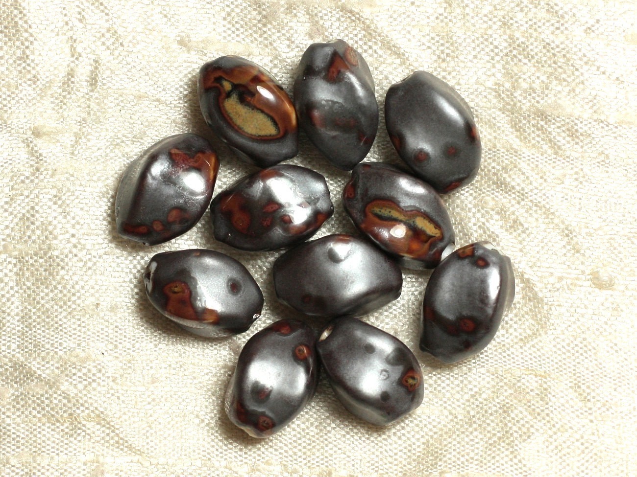 10pc - Perles Céramique Grises Olives 16mm   4558550020215