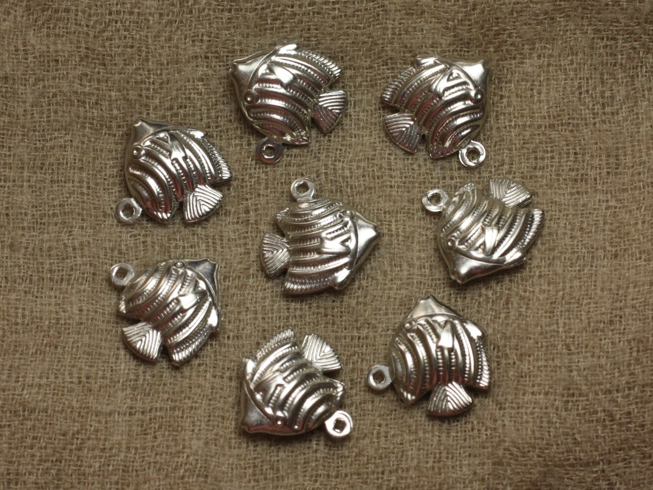 4pc - Breloques Pendentifs Métal Argenté Rhodium Poissons 18mm   4558550020604