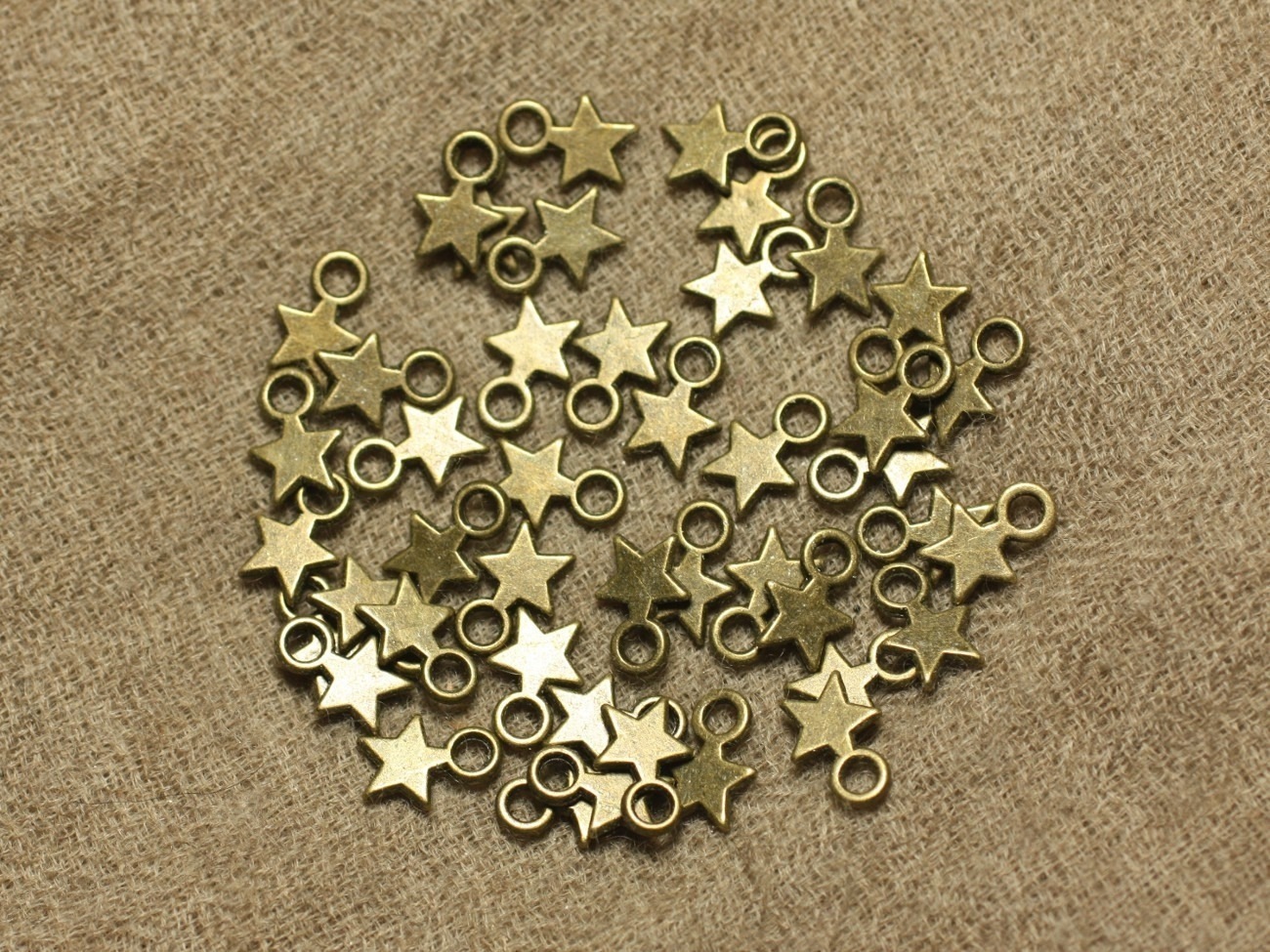 40pc - Perles Breloques Etoiles Métal Bronze 10mm   4558550020635