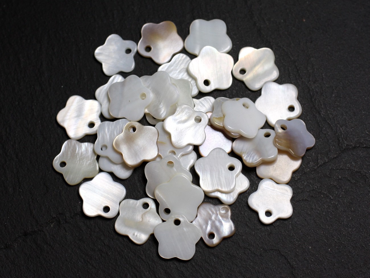10pc - Breloques Pendentifs Nacre Blanche Fleurs 12mm   4558550021571