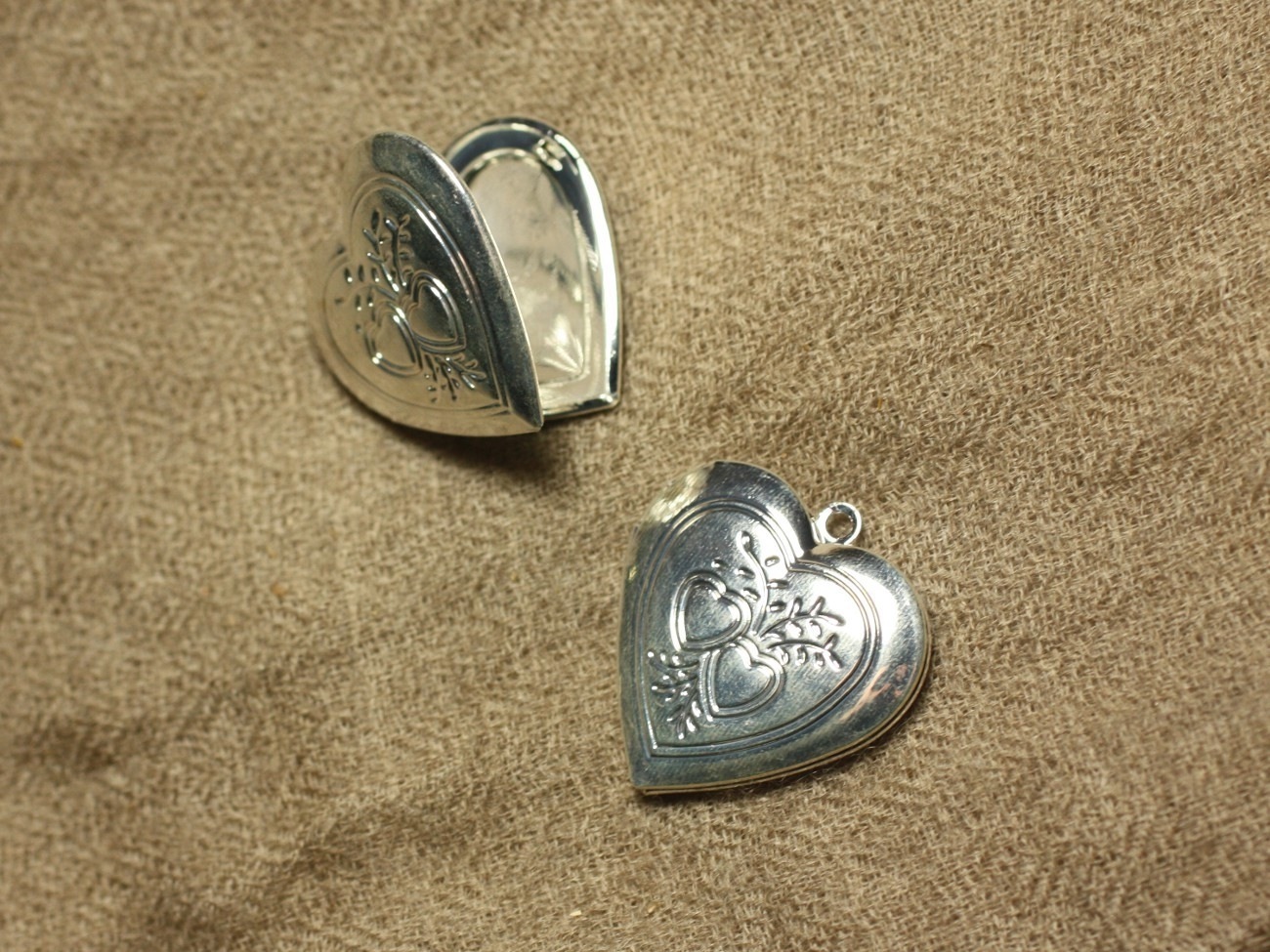 1pc - Pendentif Médaillon Métal Argenté Rhodium Coeur 30mm   4558550023797