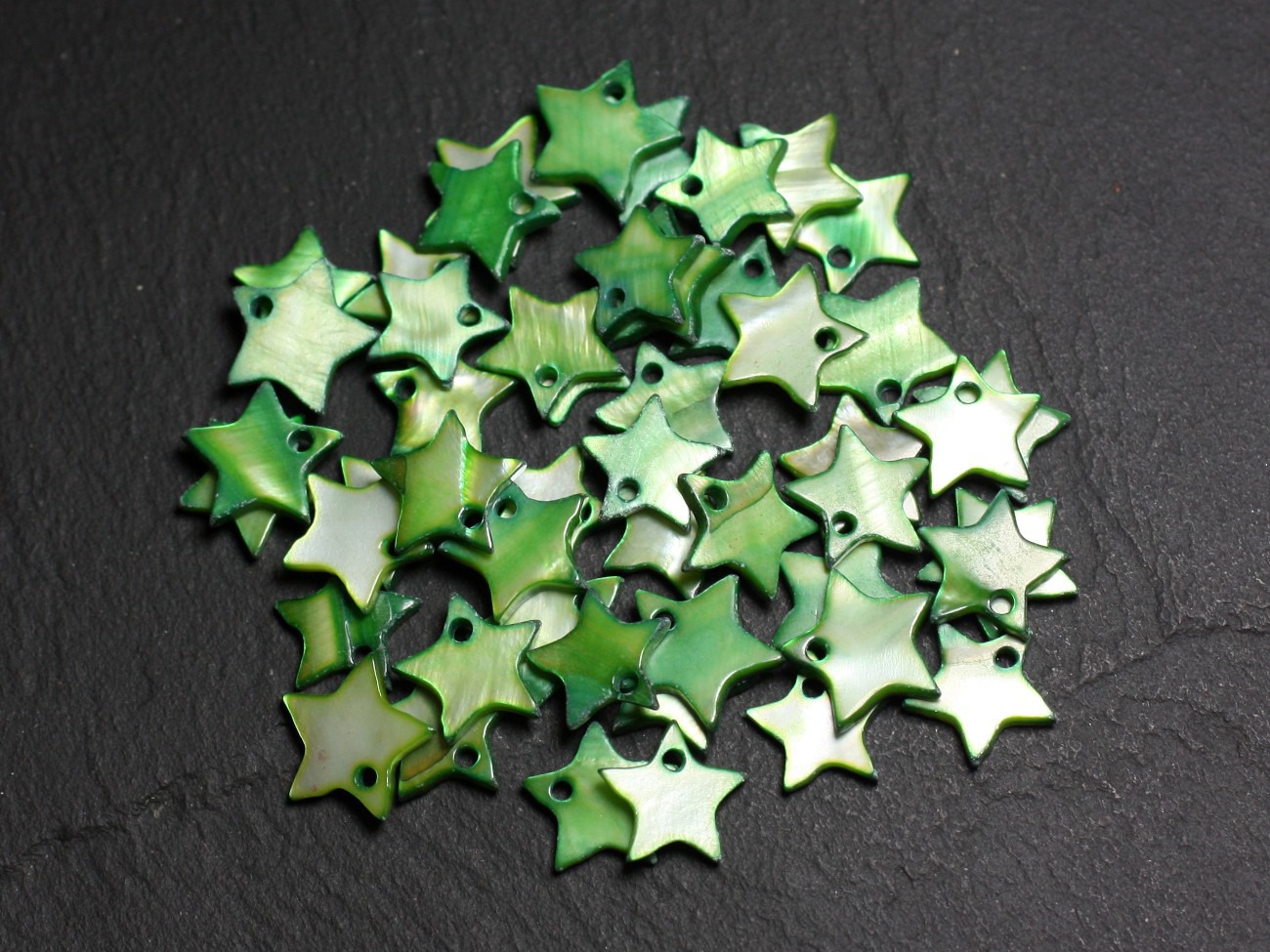10pc - Perles Breloques Nacre Etoiles Vertes 12-13mm  4558550027863