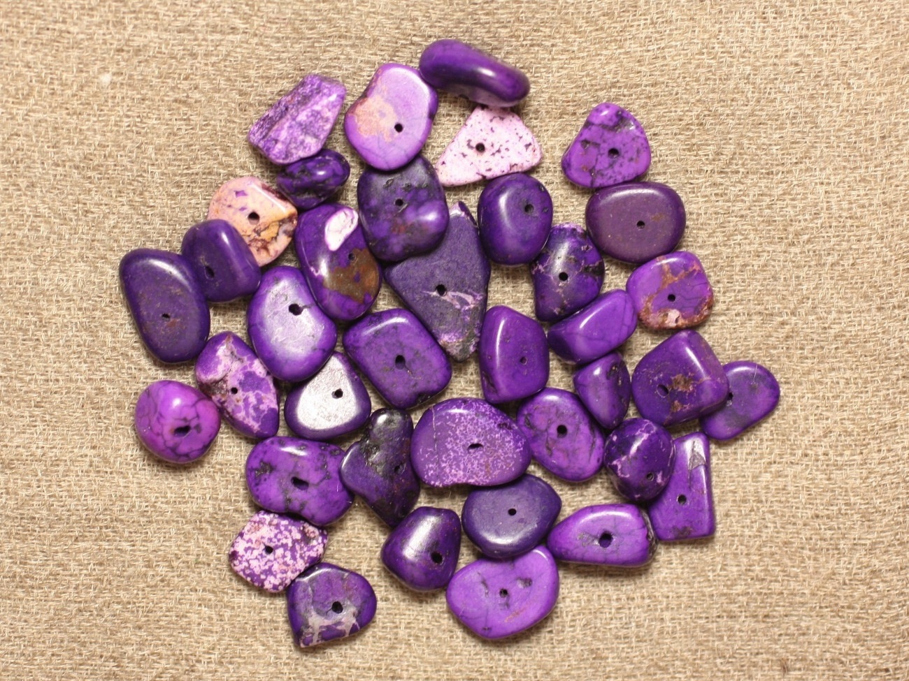 10pc - Perles Turquoise Synthèse - Chips Rocailles 6-12mm Violet  4558550027917
