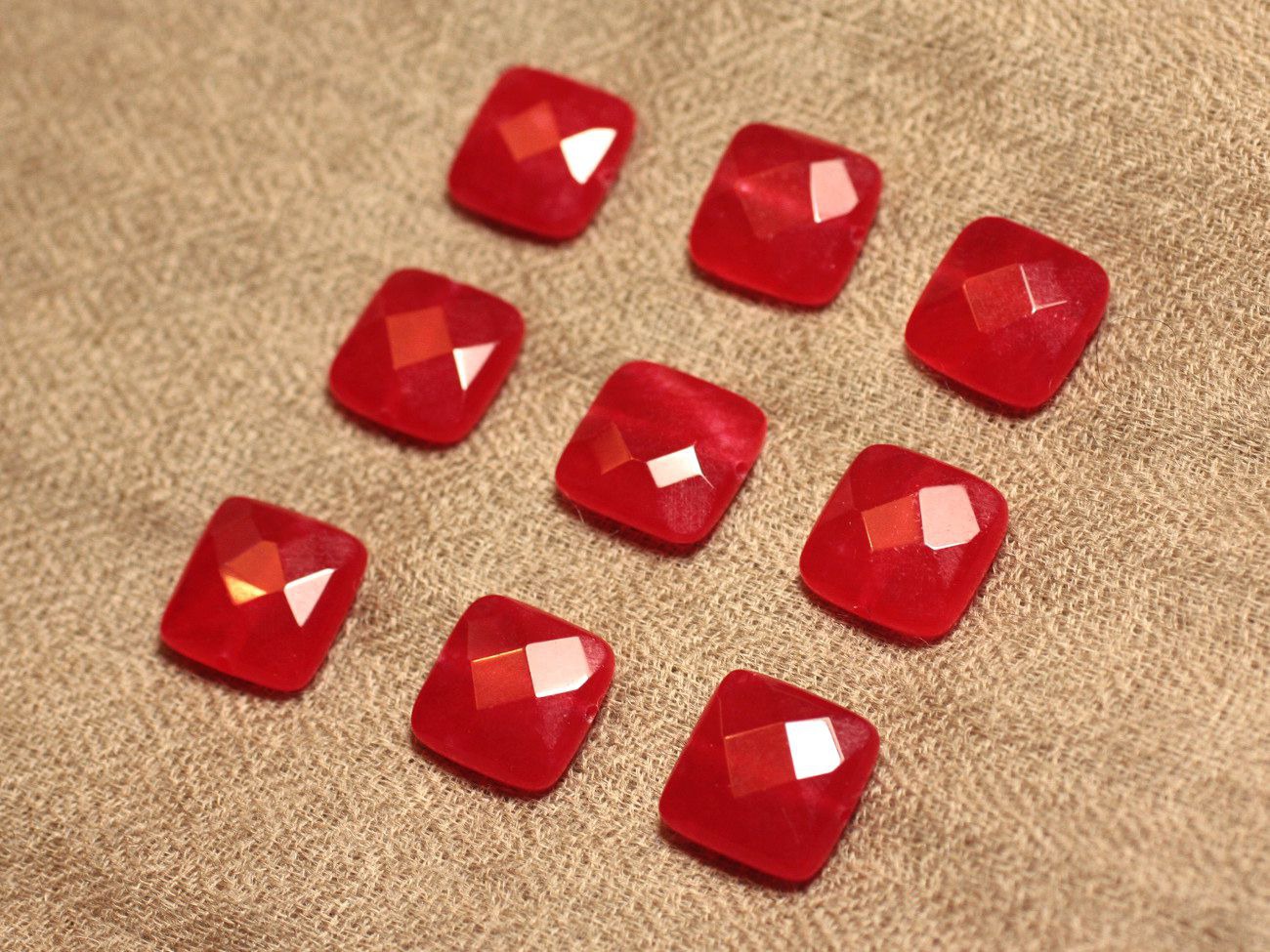 2pc - Perles de Pierre - Jade Carrés Facettés 14mm Rouge -  4558550028013 