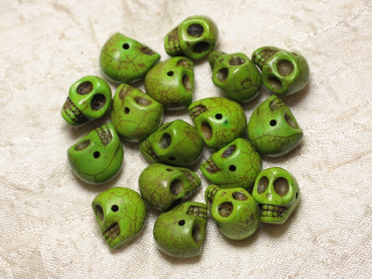 10pc - Perles Crânes Têtes de Mort Turquoise synthèse 14x10mm Vert  4558550030290