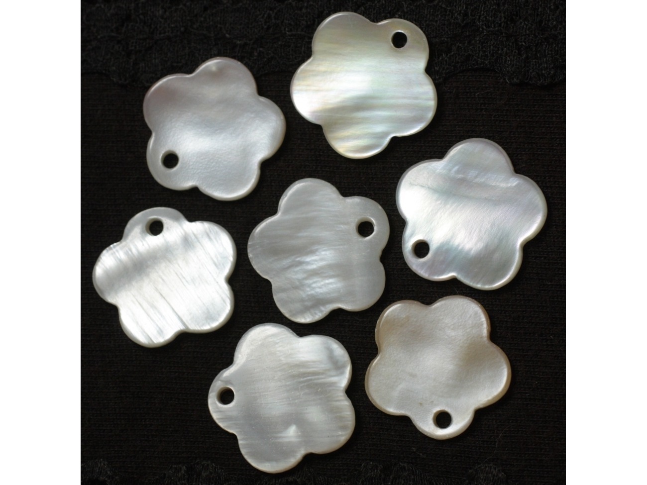 10pc - Perles Breloques Pendentifs Nacre Blanche Fleurs 18mm   4558550030559