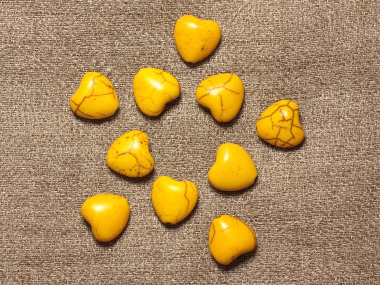 10pc - Perles Turquoise synthèse Coeurs 11mm Jaune   4558550031532