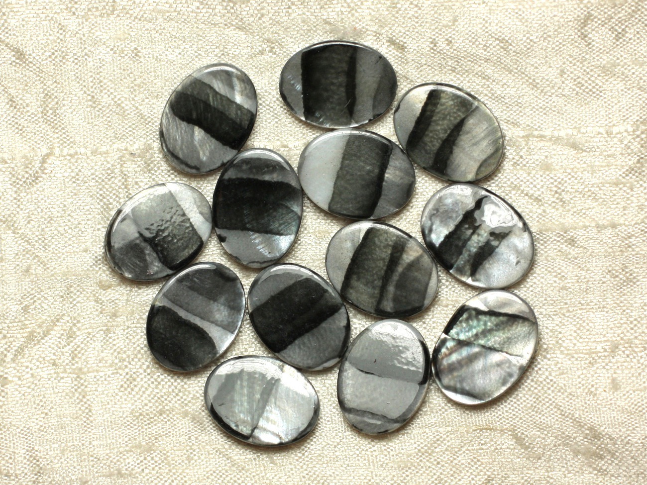 5pc - Perles de Nacre Ovales 20x15mm Noires Argentées Zébrées  4558550032690